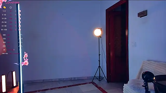 Snapshot of Arielle__03 chatting on 9, 10, 2025 Arielle 03 online show from 9, 10, 2025