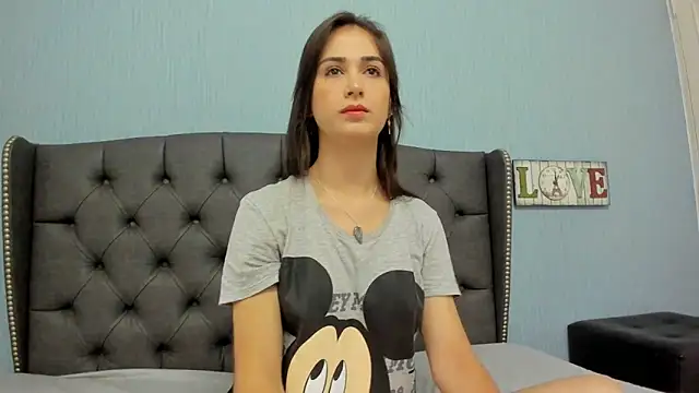 Snapshot of AndreaStivens chatting on 8, 3, 2025 AndreaStivens online show from 8, 3, 2025