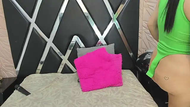 Snapshot of MiaCelestte chatting on 2, 1, 2025 MiaCelestte online show from 2, 1, 2025