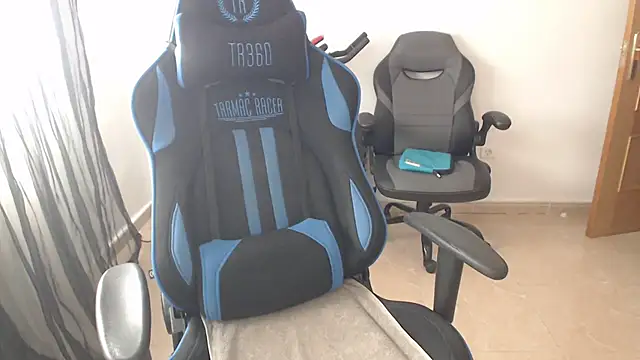 LARACRUZ30 online show from 29, 3, 2026