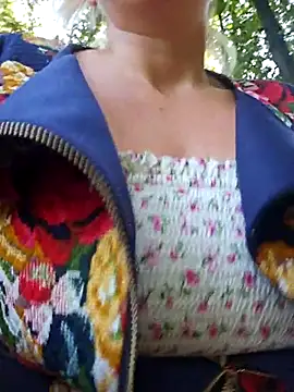 Snapshot of Marushka chatting on 10, 9, 2025 Marushka online show from 10, 9, 2025