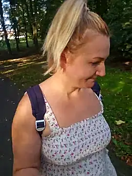 Snapshot of Marushka chatting on 20, 9, 2025 Marushka online show from 20, 9, 2025