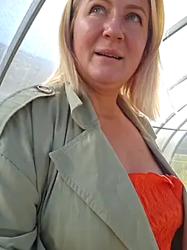 Snapshot of Marushka chatting on 25, 9, 2025 Marushka online show from 25, 9, 2025