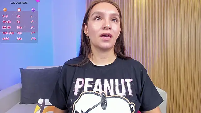 miataylorr1 online show from 17, 2, 2025