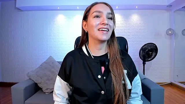 miataylorr1 online show from 10, 9, 2025