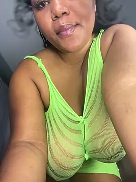 Snapshot of Hyra_Ari chatting on 5, 5, 2026 Hyra Ari online show from 5, 5, 2026