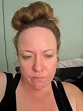 julimonroe online show from 11, 4, 2026