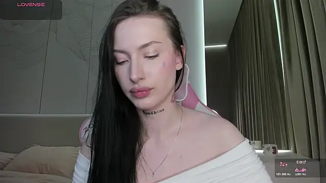 JenniferQueen11 online show from 4, 6, 2026