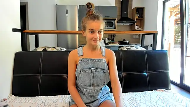 Snapshot of ElizSweet chatting on 1, 10, 2025 ElizSweet online show from 1, 10, 2025