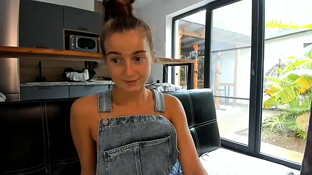 Snapshot of ElizSweet chatting on 13, 11, 2025 ElizSweet online show from 13, 11, 2025