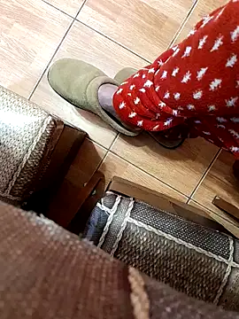 feet toes online show from 27, 2, 2025