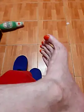 feet toes online show from 14, 10, 2025