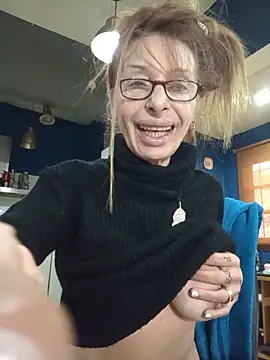 Snapshot of FrozenWaffle chatting on 10, 6, 2026 FrozenWaffle online show from 10, 6, 2026