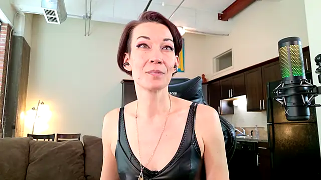 EveEnigma online show from 6, 3, 2025