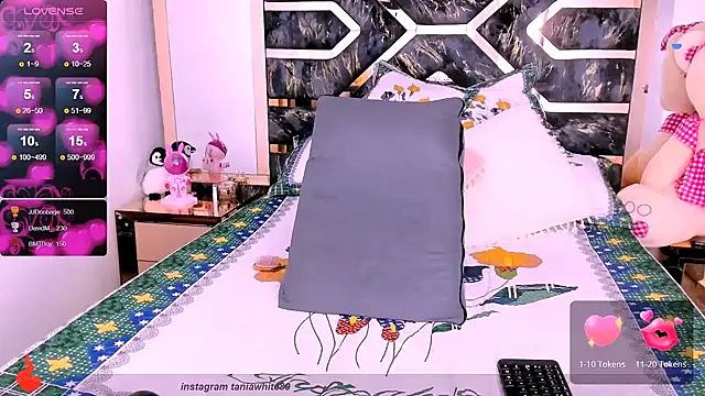 Tania white89 online show from 20, 2, 2025