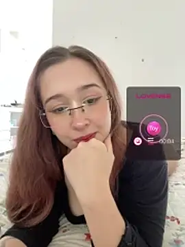 Snapshot of tsuki_chan_on chatting on 7, 6, 2026 tsuki chan on online show from 7, 6, 2026