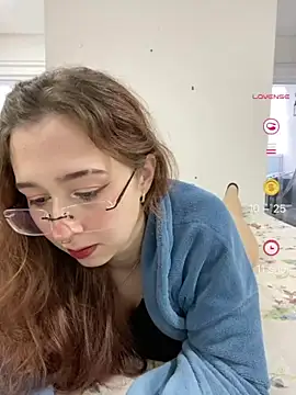 Snapshot of tsuki_chan_on chatting on 20, 6, 2026 tsuki chan on online show from 20, 6, 2026