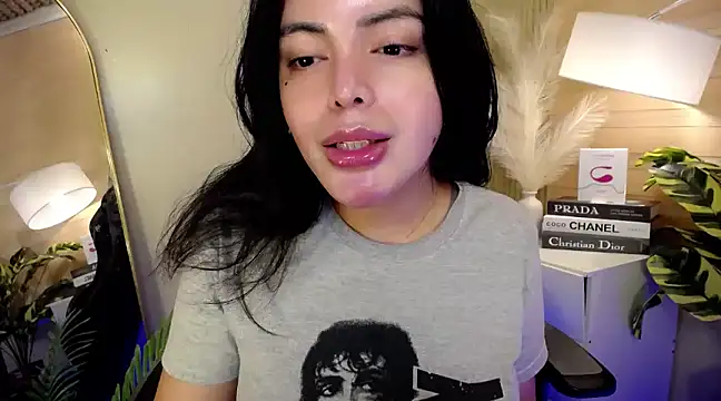 HotstuffCherrySummer online show from 30, 12, 2024