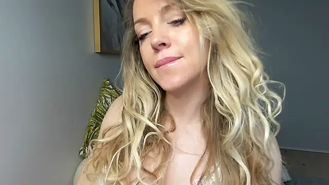 Snapshot of BelieveinEmliy chatting on 30, 12, 2024 BelieveinEmliy online show from 30, 12, 2024