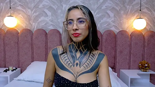 NicoleBlum online show from 23, 1, 2025