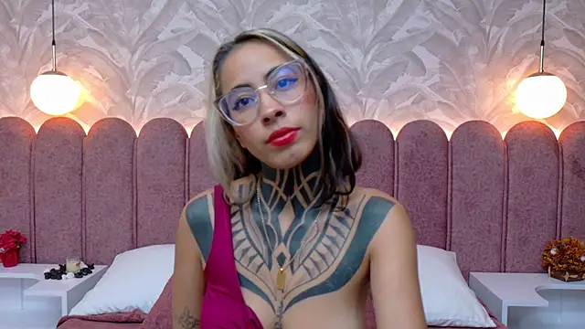 NicoleBlum online show from 27, 1, 2025