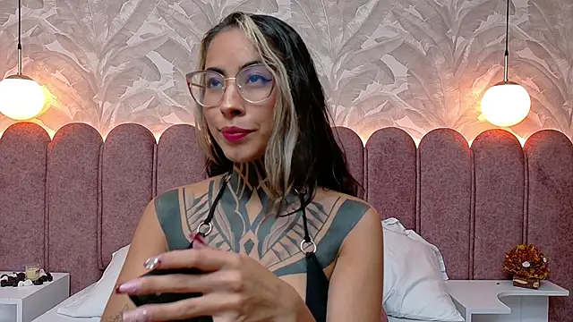 NicoleBlum online show from 3, 2, 2025