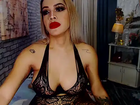Snapshot of QueenDivineTsx chatting on 9, 9, 2025 QueenDivineTsx online show from 9, 9, 2025