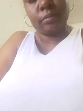 Snapshot of bigtitssxx chatting on 8, 5, 2026 bigtitssxx online show from 8, 5, 2026
