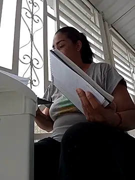 Snapshot of AlexandraNoiirr chatting on 5, 2, 2026 AlexandraNoiirr online show from 5, 2, 2026