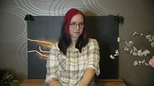 Snapshot of KarenHaan chatting on 25, 10, 2025 KarenHaan online show from 25, 10, 2025