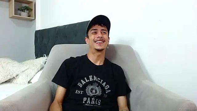 Snapshot of ryan_maxy chatting on 15, 1, 2025 ryan maxy online show from 15, 1, 2025