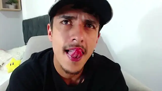 Snapshot of ryan_maxy chatting on 15, 1, 2025 ryan maxy online show from 15, 1, 2025