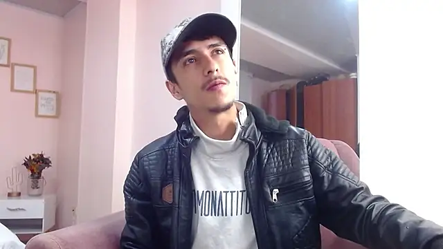 Snapshot of ryan_maxy chatting on 17, 1, 2025 ryan maxy online show from 17, 1, 2025