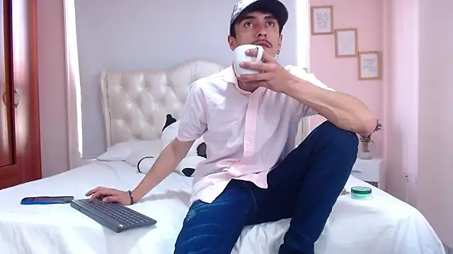 Snapshot of ryan_maxy chatting on 18, 1, 2025 ryan maxy online show from 18, 1, 2025