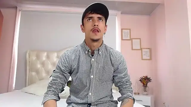 Snapshot of ryan_maxy chatting on 21, 1, 2025 ryan maxy online show from 21, 1, 2025