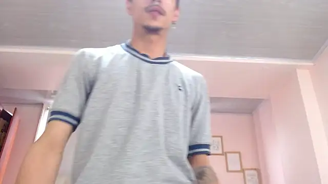 Snapshot of ryan_maxy chatting on 21, 1, 2025 ryan maxy online show from 21, 1, 2025