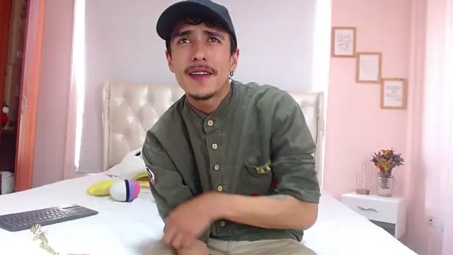 Snapshot of ryan_maxy chatting on 23, 1, 2025 ryan maxy online show from 23, 1, 2025