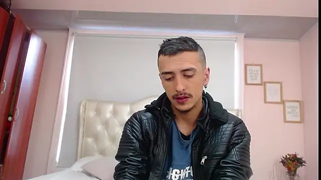 Snapshot of ryan_maxy chatting on 26, 1, 2025 ryan maxy online show from 26, 1, 2025