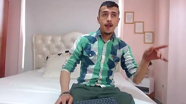 Snapshot of ryan_maxy chatting on 30, 1, 2025 ryan maxy online show from 30, 1, 2025