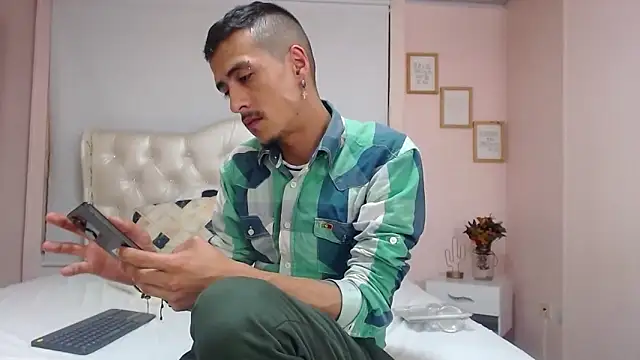 Snapshot of ryan_maxy chatting on 31, 1, 2025 ryan maxy online show from 31, 1, 2025