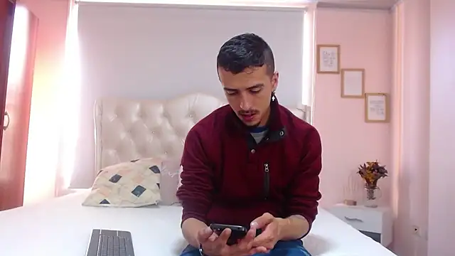 Snapshot of ryan_maxy chatting on 31, 1, 2025 ryan maxy online show from 31, 1, 2025