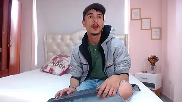 Snapshot of ryan_maxy chatting on 4, 2, 2025 ryan maxy online show from 4, 2, 2025