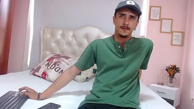 Snapshot of ryan_maxy chatting on 4, 2, 2025 ryan maxy online show from 4, 2, 2025