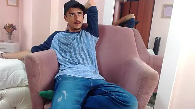 Snapshot of ryan_maxy chatting on 7, 2, 2025 ryan maxy online show from 7, 2, 2025