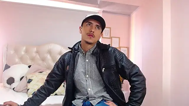 Snapshot of ryan_maxy chatting on 10, 2, 2025 ryan maxy online show from 10, 2, 2025