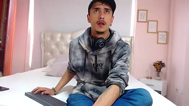 Snapshot of ryan_maxy chatting on 12, 2, 2025 ryan maxy online show from 12, 2, 2025