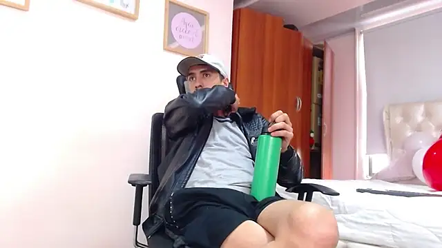 Snapshot of ryan_maxy chatting on 15, 2, 2025 ryan maxy online show from 15, 2, 2025