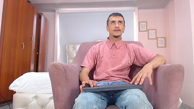 Snapshot of ryan_maxy chatting on 4, 3, 2025 ryan maxy online show from 4, 3, 2025