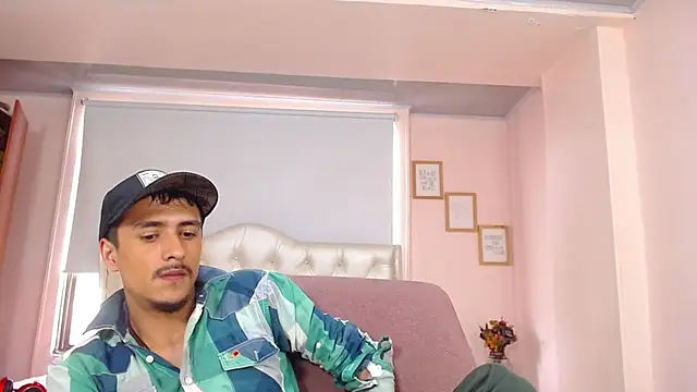 Snapshot of ryan_maxy chatting on 14, 3, 2025 ryan maxy online show from 14, 3, 2025