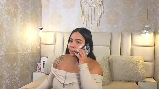 Snapshot of EmilyQueen3x chatting on 25, 4, 2026 EmilyQueen3x online show from 25, 4, 2026